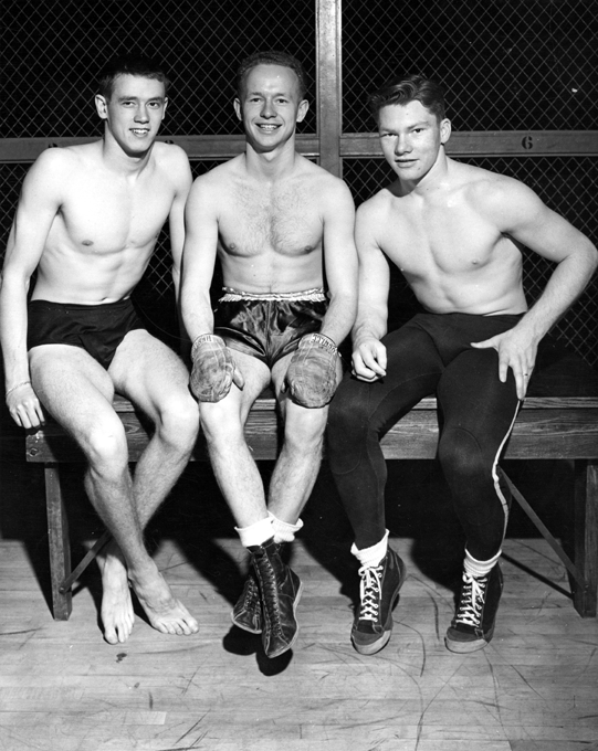 Boxer Chuck Davey sits with two other athletes, 1940 ca. Boxer Chuck Davey sits with two other athletes, 1940 ca.